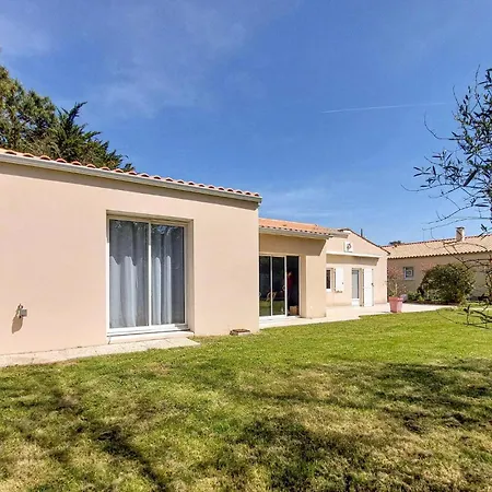 3 Bedroom Beautiful In La Tremblade