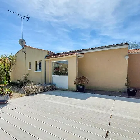 3 Bedroom Beautiful In La Tremblade