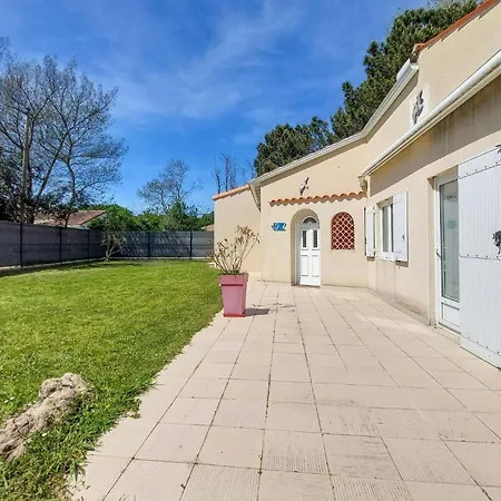 3 Bedroom Beautiful In * La Tremblade
