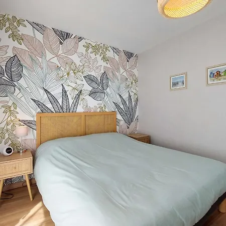 3 Bedroom Beautiful In Casa de Férias *